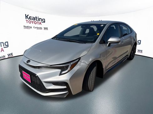 Used 2024 Toyota Corolla SE image 3