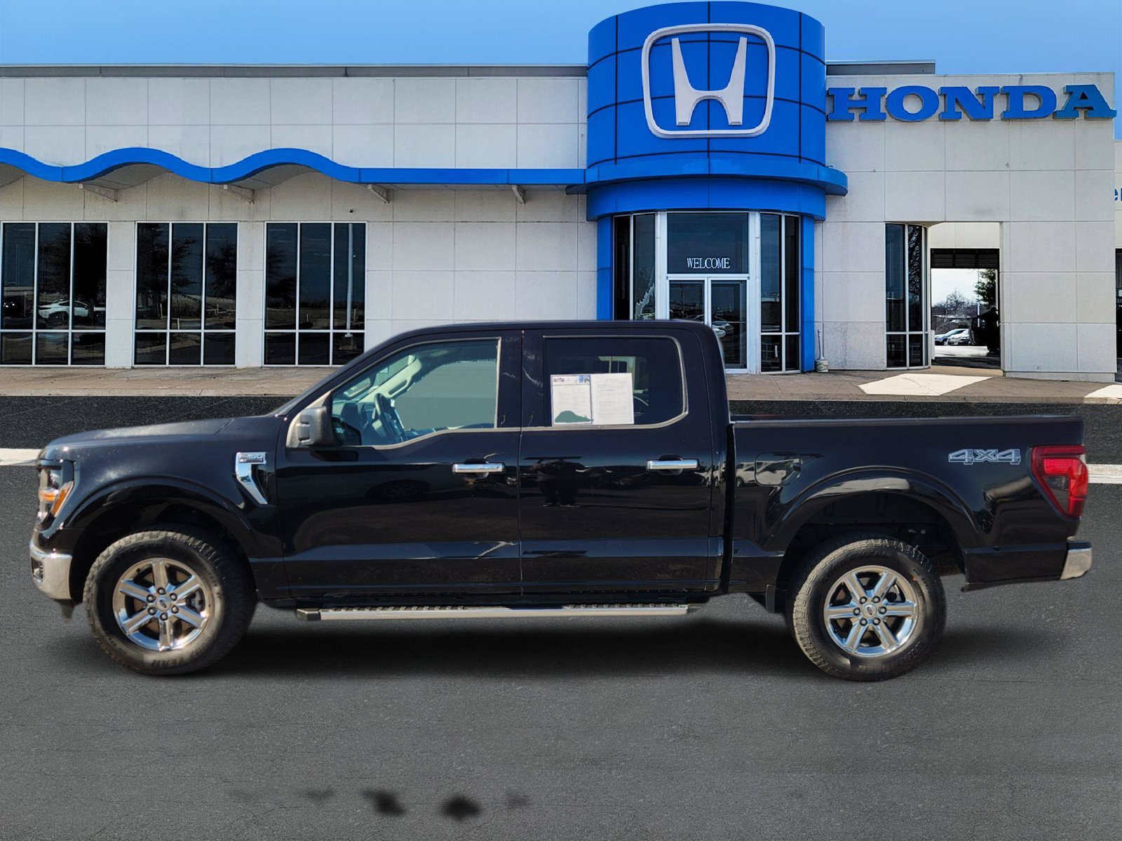 Used 2025 Ford F150 XLT w/ Equipment Group 301A Standard AWD/4WD image 3