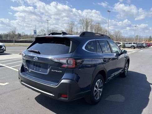 Used 2025 Subaru Outback Premium image 9