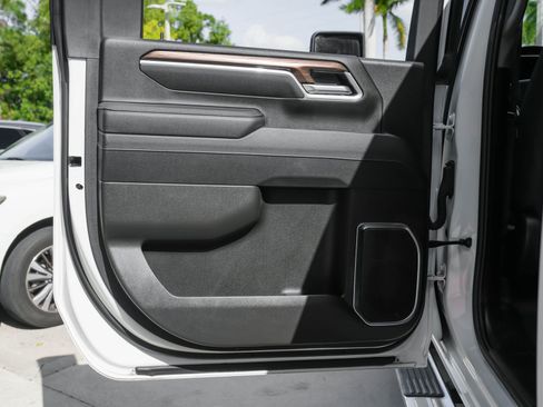 Used 2025 Chevrolet Silverado 2500 LT w/ Convenience Package image 33