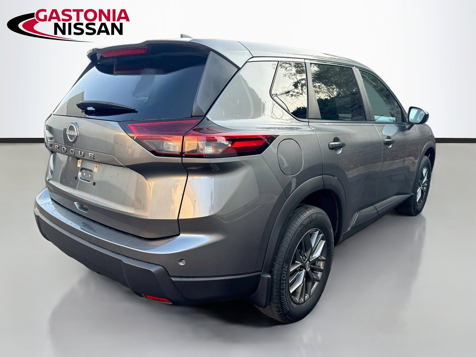 Used 2024 Nissan Rogue S FWD image 9