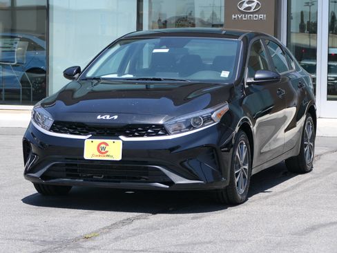 Used 2024 Kia Forte LXS FWD image 7