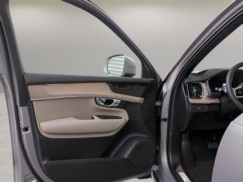 New 2026 Volvo XC90 B6 Plus w/ Protection Package Premier image 28