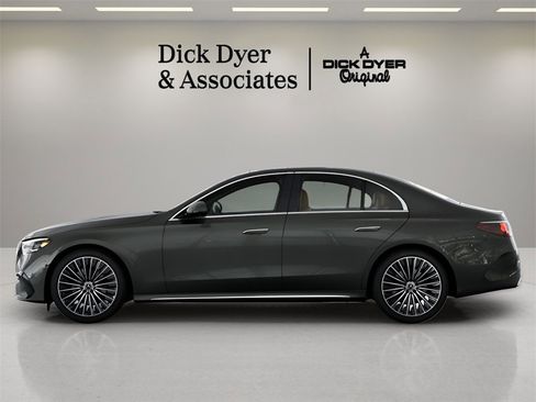 Used 2025 Mercedes-Benz E 350 Sedan image 23