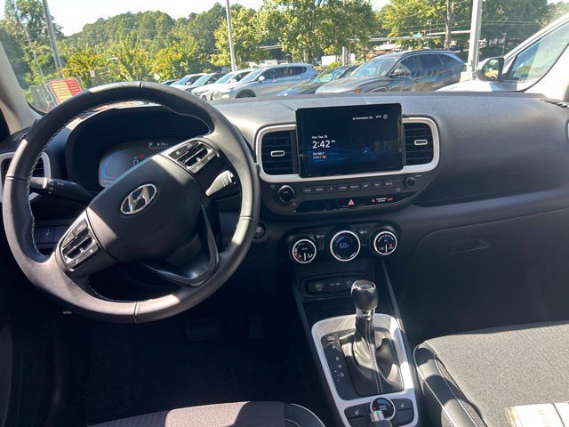 Certified 2025 Hyundai Venue Limited FWD image 9