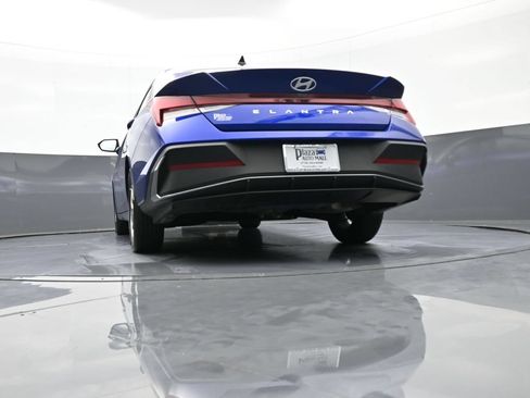 Certified 2025 Hyundai Elantra SE w/ Cargo Package FWD image 30