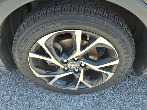 Used 2021 Toyota C-HR XLE FWD image 5