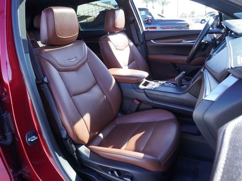 Used 2021 Cadillac XT5 Premium Luxury image 12