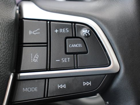 Certified 2022 Toyota Highlander XLE image 28