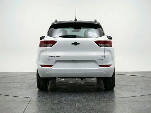 Used 2025 Chevrolet TrailBlazer LT FWD image 7