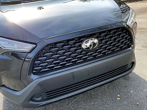 Certified 2022 Toyota Corolla Cross LE image 28