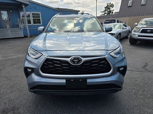 Used 2022 Toyota Highlander XLE AWD/4WD image 8