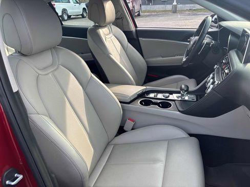 Used 2019 Genesis G70 2.0T Advanced image 28