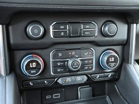 Used 2024 Chevrolet Suburban LT AWD/4WD image 31