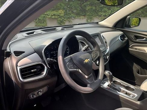 Used 2020 Chevrolet Equinox LS AWD/4WD image 16