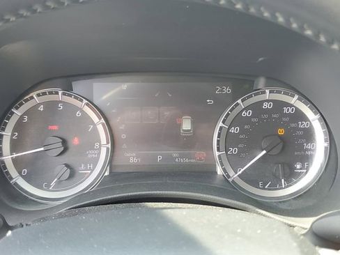 Used 2024 Toyota Highlander LE AWD/4WD image 16