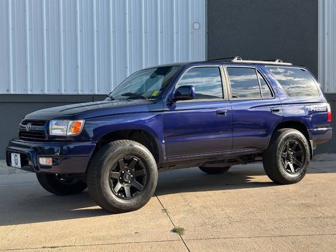 Used 2001 Toyota 4Runner SR5 w/ Upgrade Value Pkg 3 AWD/4WD image 6