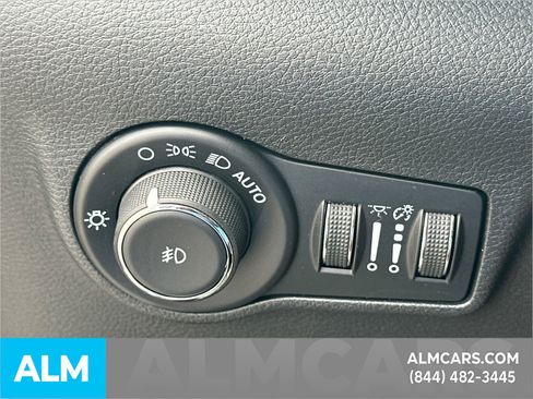 Used 2025 Jeep Compass Limited AWD/4WD image 34
