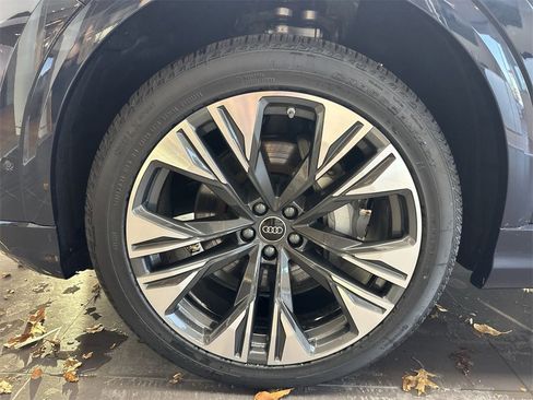 New 2025 Audi Q8 Premium image 10