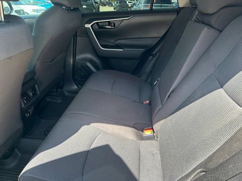 Used 2022 Toyota RAV4 LE FWD image 15