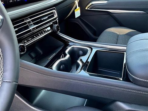 New 2025 Chevrolet Traverse LT w/ Driver Confidence Package image 12