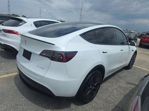 Used 2024 Tesla Model Y Long Range AWD/4WD image 3