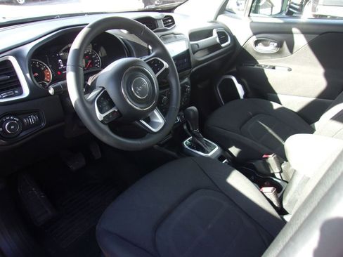 Used 2019 Jeep Renegade Latitude image 8