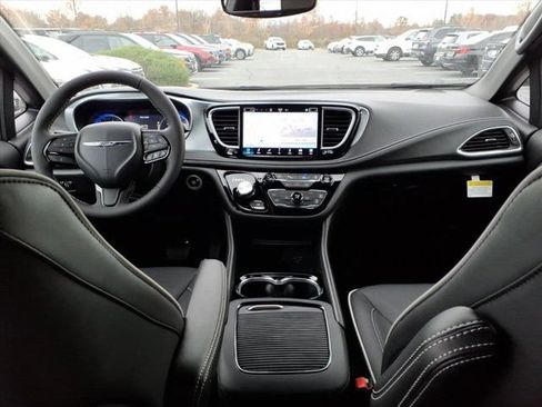 New 2026 Chrysler Pacifica Limited w/ S Appearance Package FWD image 6