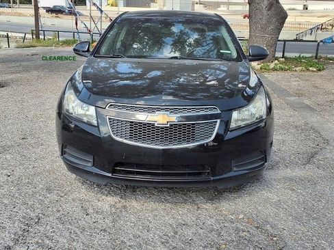 Used 2014 Chevrolet Cruze LT w/ Technology Package FWD image 2