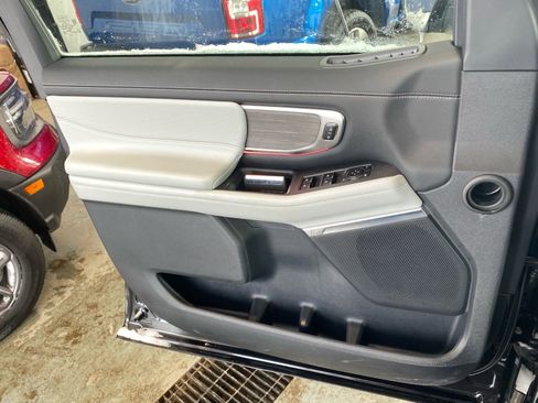 Used 2025 Ford Expedition Platinum w/ Platinum Ultimate Package image 16