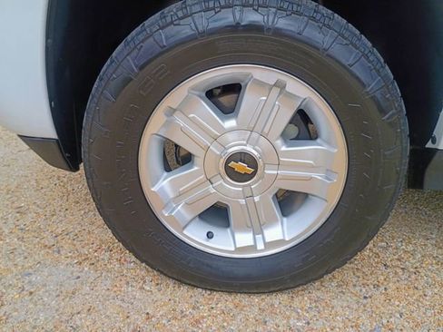 Used 2014 Chevrolet Tahoe LT w/ Suspension Package, Off-Road image 18