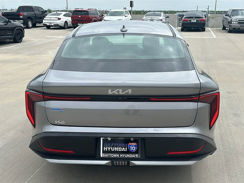 Used 2025 Kia K4 LXS image 11
