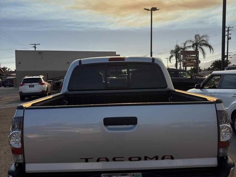 Used 2013 Toyota Tacoma PreRunner w/ SR5 Pkg RWD image 4