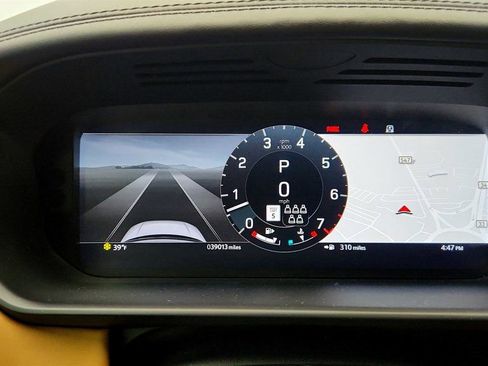 Used 2023 Land Rover Discovery Metropolitan Edition image 15