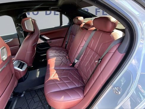 Used 2023 BMW 760i xDrive AWD/4WD image 21