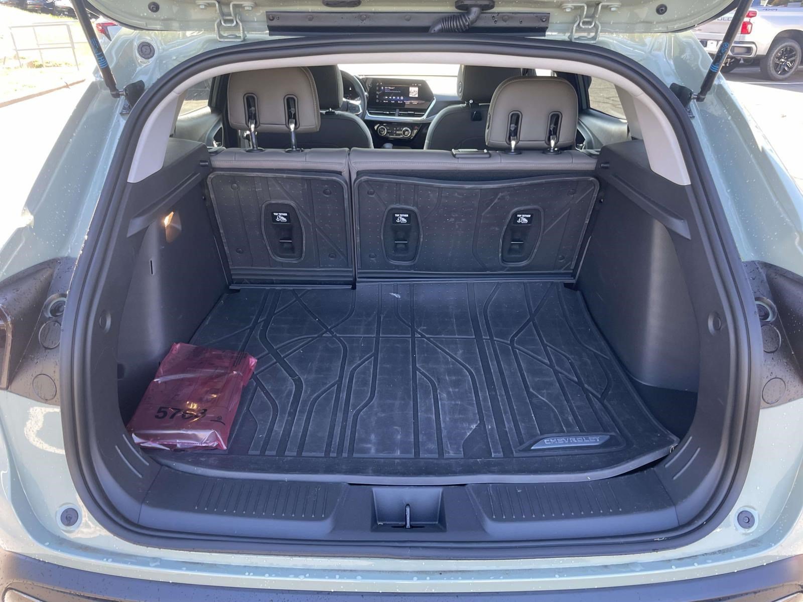 Used 2026 Chevrolet Trax ACTIV w/ Sunroof Package FWD image 8