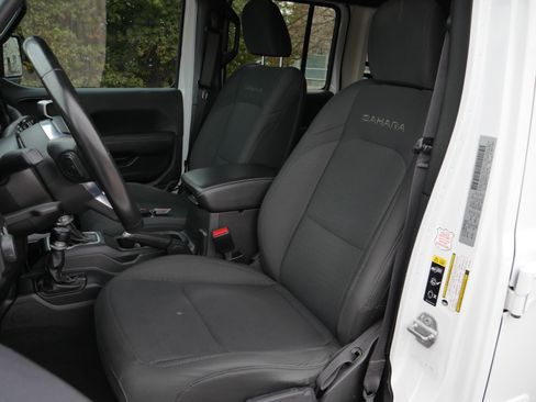 Used 2020 Jeep Wrangler Unlimited Sahara image 26