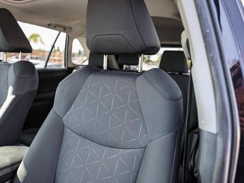 Certified 2022 Toyota RAV4 XLE w/ Convenience Package FWD image 18
