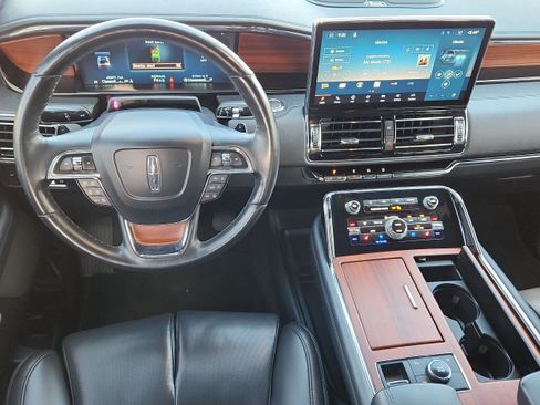 Used 2024 Lincoln Navigator Premiere AWD/4WD image 13