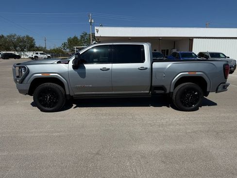 Used 2024 GMC Sierra 2500 AT4 w/ AT4 Premium Plus Package image 3