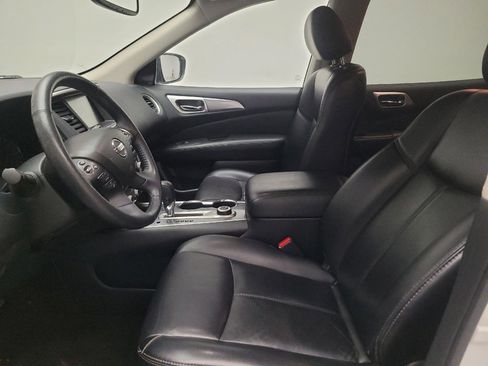 Used 2019 Nissan Pathfinder SL image 17