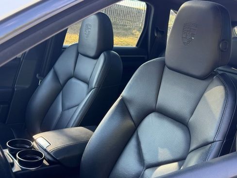 Used 2018 Porsche Cayenne Platinum Edition image 21