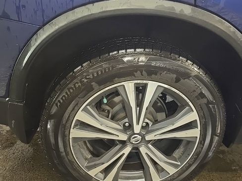 Used 2017 Nissan Rogue SL w/ SL Premium Package image 17