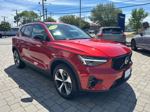 Used 2025 Volvo XC40 B5 Plus AWD/4WD image 45