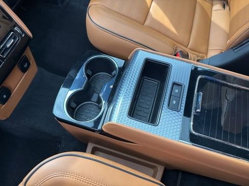 Certified 2025 Lincoln Aviator Black Label AWD/4WD image 19