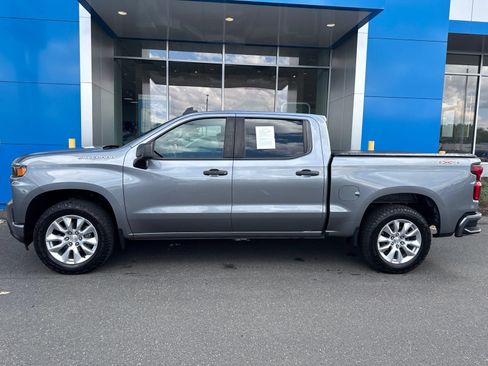 Used 2022 Chevrolet Silverado 1500 Custom w/ Safety Confidence Package AWD/4WD image 9