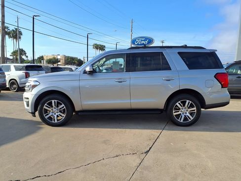 Used 2024 Ford Expedition XLT RWD image 5