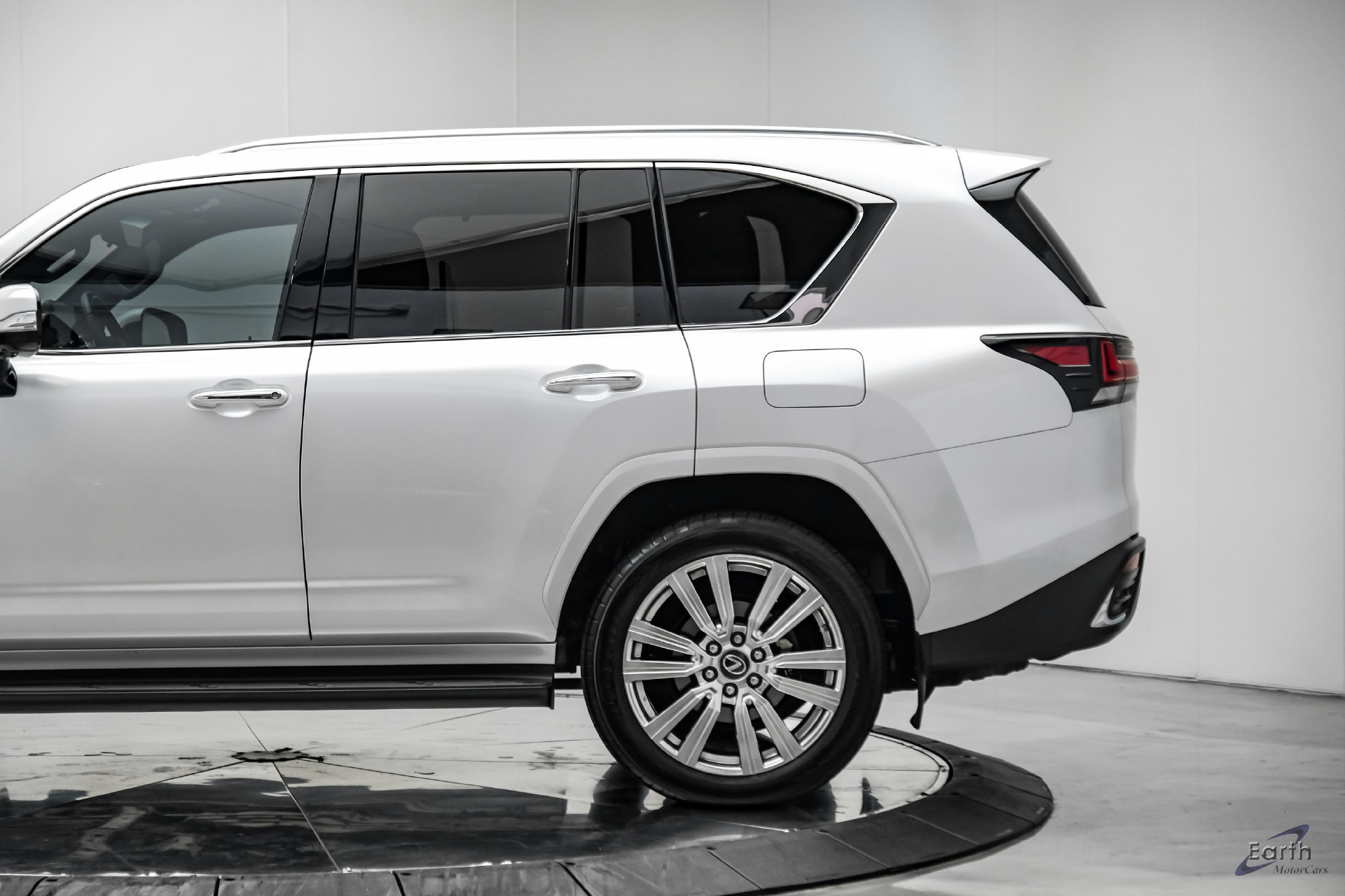 Used 2023 Lexus LX 600 4WD w/ Accessory Package (Z1) image 9
