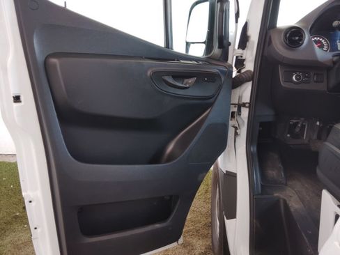 Used 2025 Mercedes-Benz Sprinter 2500 image 18