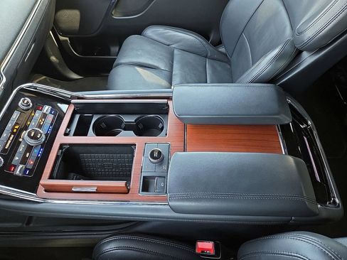 Used 2024 Lincoln Navigator Reserve AWD/4WD image 22